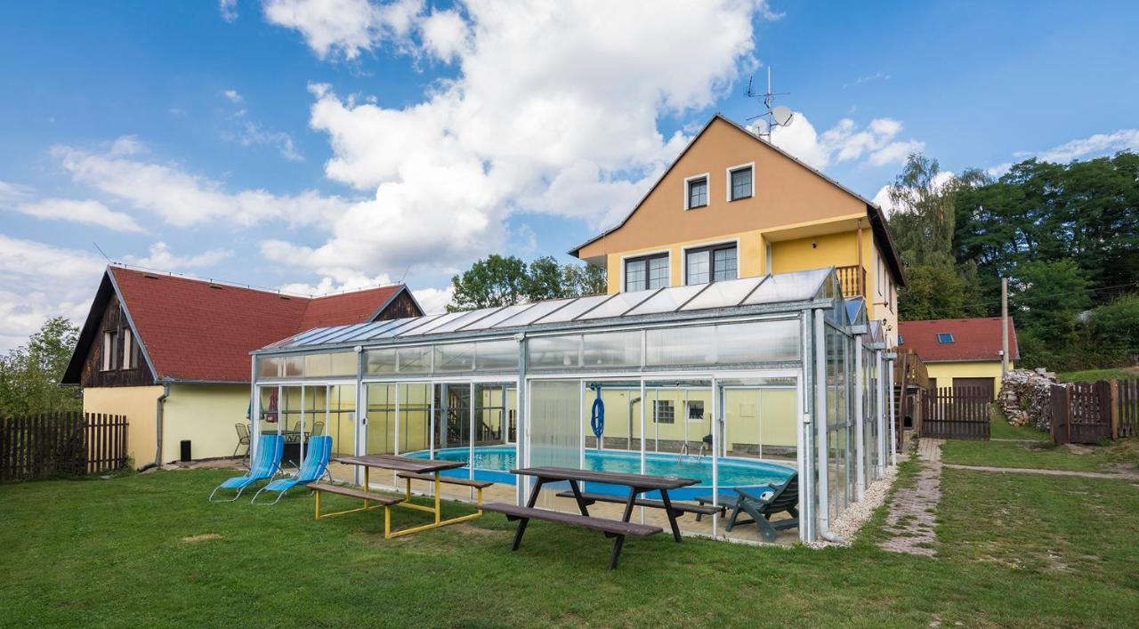 Pension Pastis Janov Exteriör bild