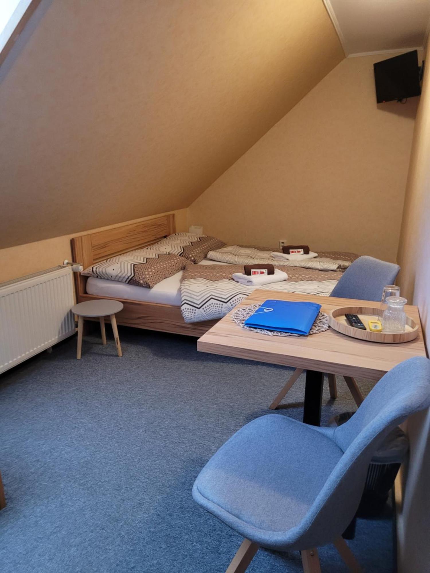 Pension Pastis Janov Exteriör bild